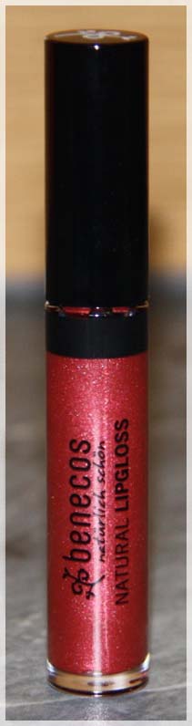 Swatches: Benecos Natural Lipgloss in BERRY, Benecos Natural Lipgloss in FLAMINGO, Neobio Care 