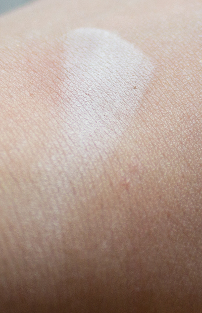 nyx-hd-banana-finishing-powder-3
