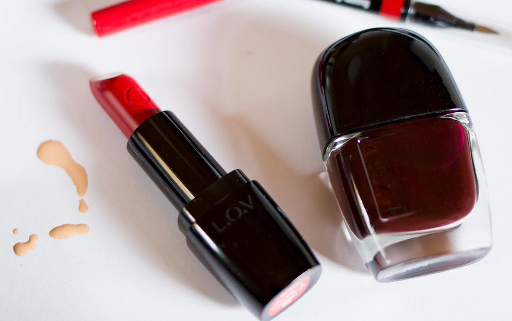 lov-lipaffair-lippenstift-christinas-red-1 LOV Produkte im Test - Eyebrow Contouring Palette, Nagellack, Serum Foundation, Mascara, Lipliner & Lipstick