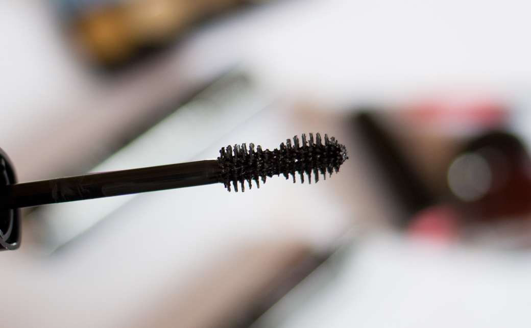 lov-the-forbidden-dramatic-volume-mascara-2 LOV Produkte im Test - Eyebrow Contouring Palette, Nagellack, Serum Foundation, Mascara, Lipliner & Lipstick