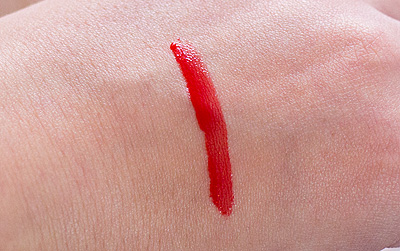 Swatch des Chanel Rouge Coco Glosses "752 Bitter Orange"