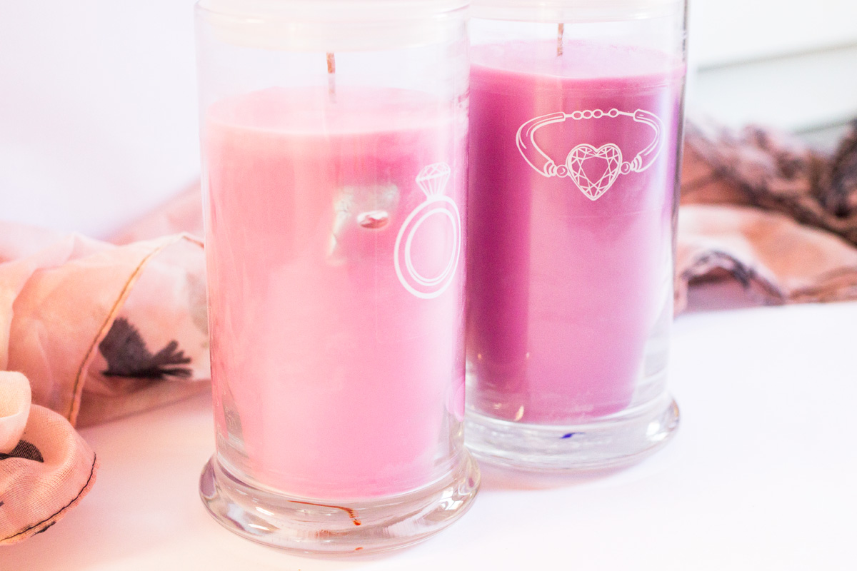 juwelkerze-daniela-katzenberger-magische-eisblume-vanilla-dreams-1 Juwelkerze - Schmuck in jeder Kerze juwelkerze-daniela-katzenberger-magische-eisblume-vanilla-dreams-2 Juwelkerze - Schmuck in jeder Kerze