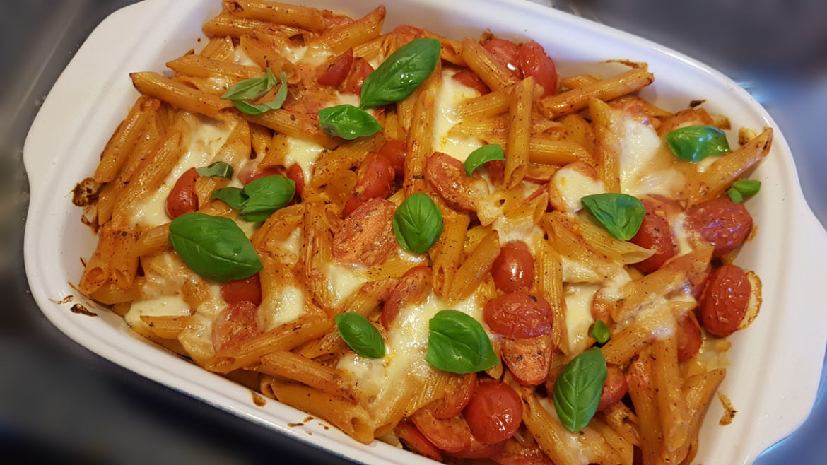 Cremiger Nudelauflauf mit Tomaten & Mozzarella