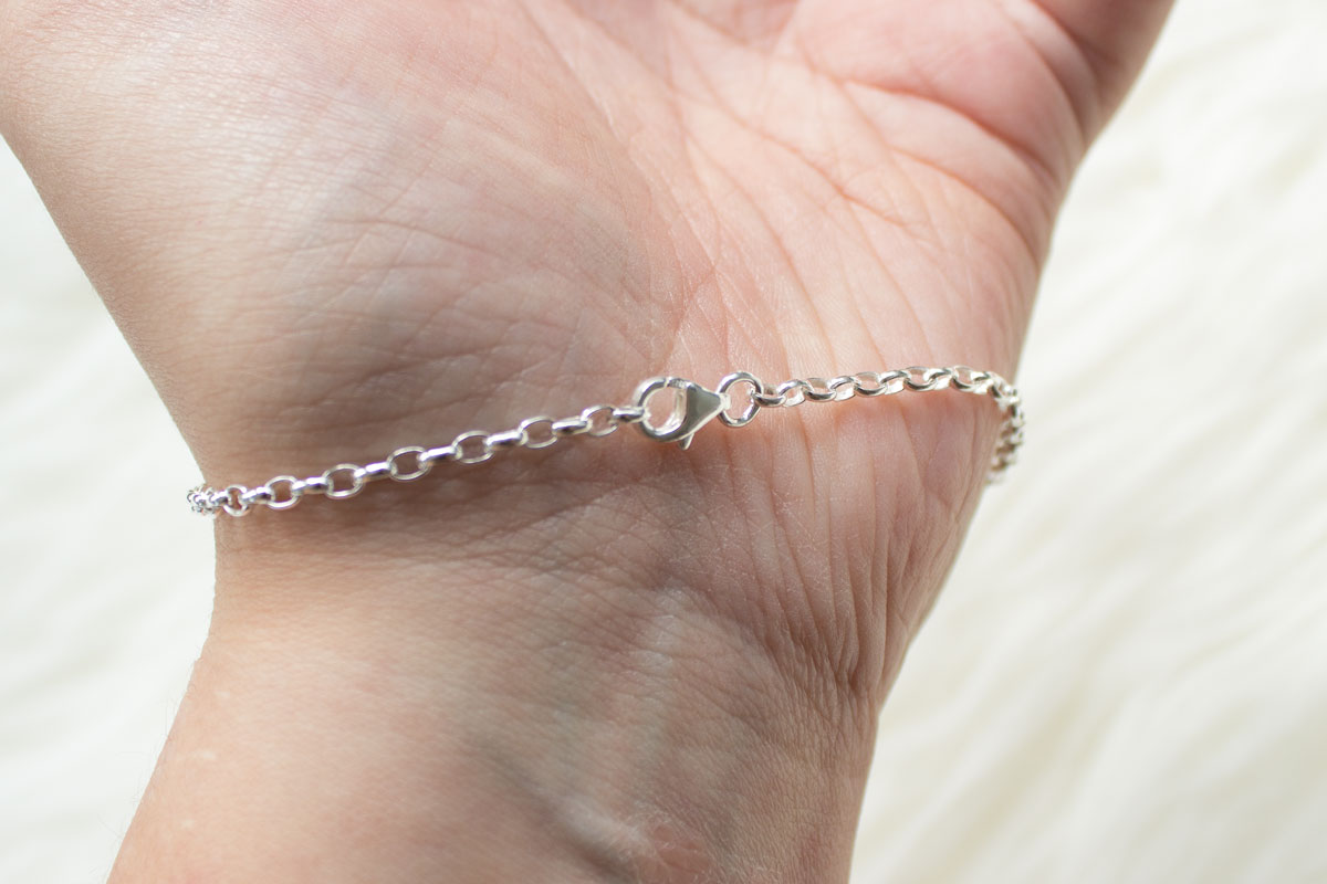 Infinity Armband mit Gravur von Namesforever Infinity Armband mit Gravur von Namesforever