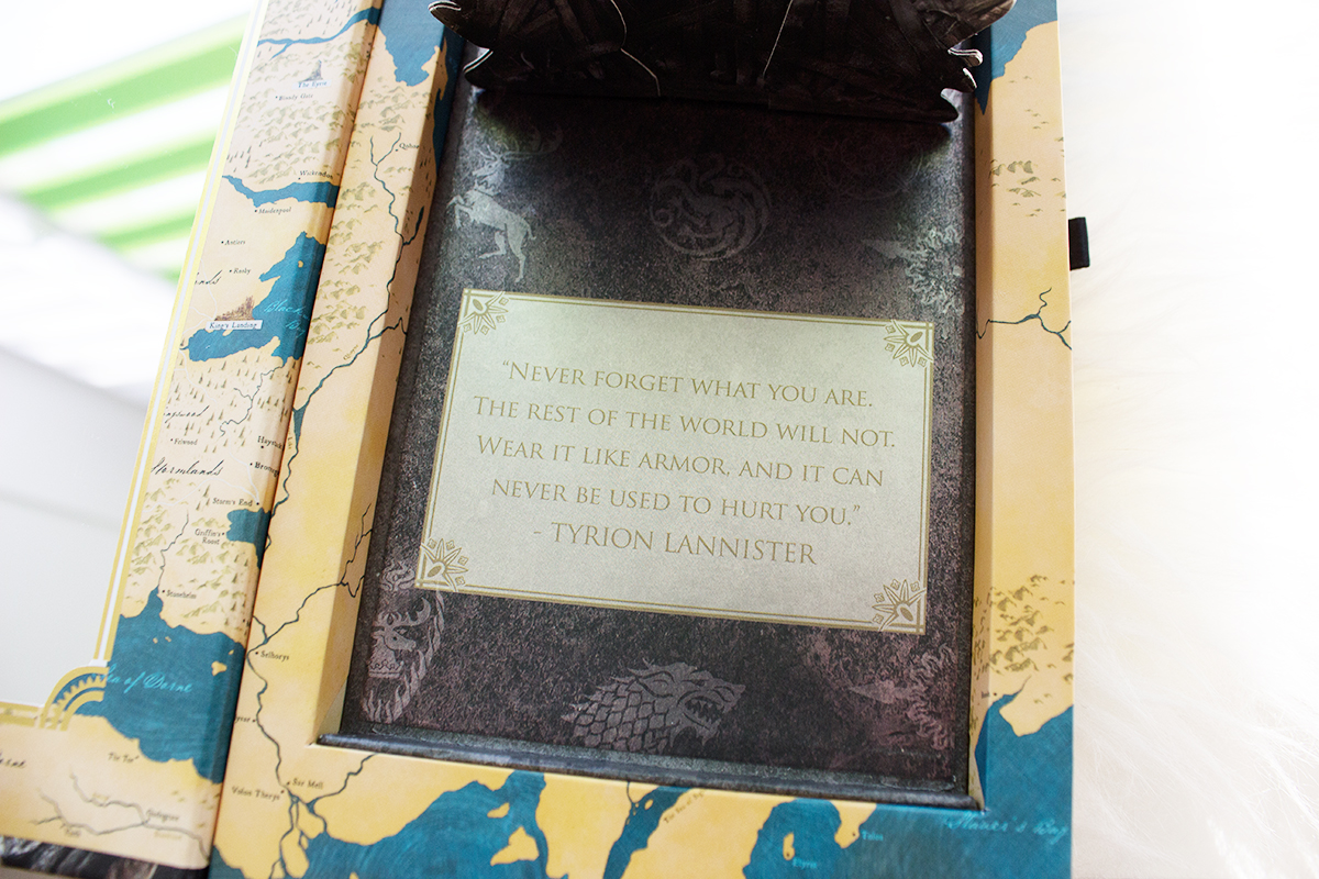 Urban Decay Game of Thrones Lidschatten Palette Urban Decay Game of Thrones Lidschatten Palette